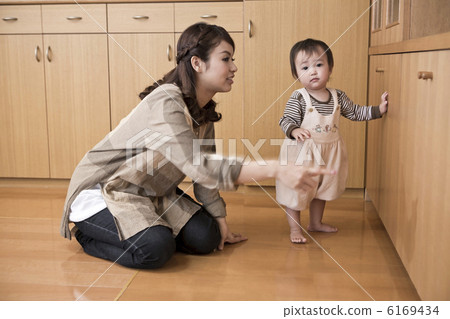 寶寶和媽媽一起玩 6169434