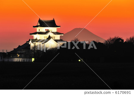 Fuji and the castle 6170691