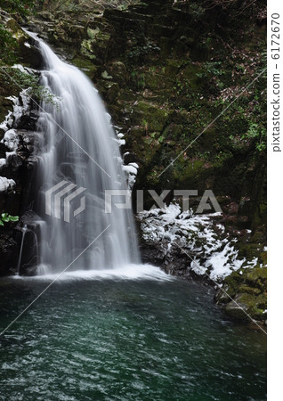 Red-eye-standed waterfall in winter 6172670