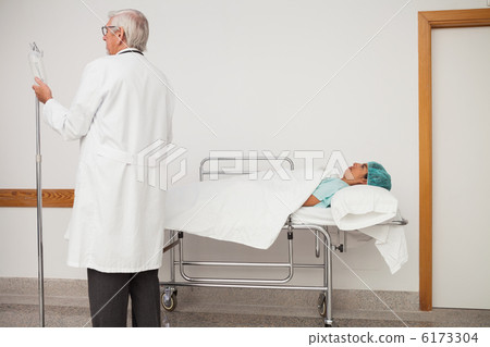 Doctor adjusting patients I.V drip 6173304