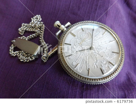 Pocket watch 6179736