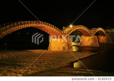 山口/ Iwakuni Kintai-kyo橋的夜景 6180419