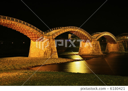 山口/ Iwakuni Kintai-kyo橋的夜景 山口/ Iwakuni Kintai-kyo橋的夜景 6180421