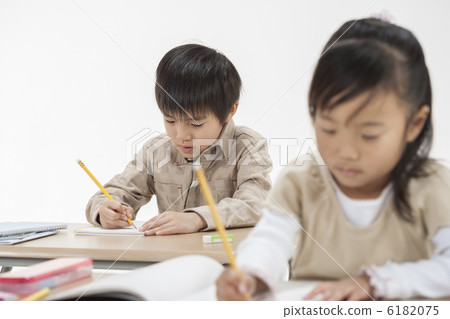 學習的孩子 6182075