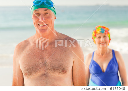 Senior couple at the beach 6185048