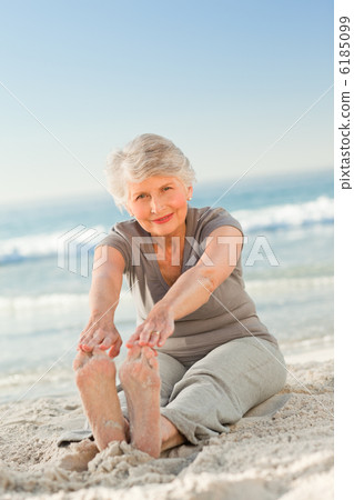 Elderly woman doing her streches 6185099