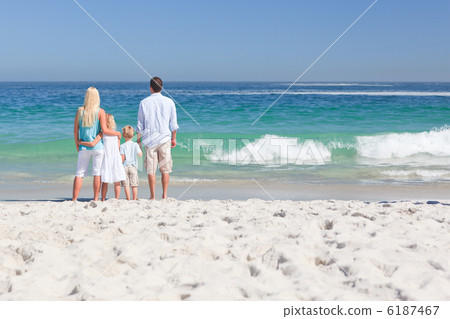 Portrait of a family on the beach Portrait of a family on the beach 6187467
