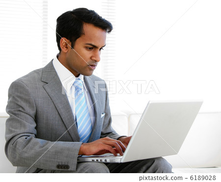 Self-assured businessman working on his computer 6189028