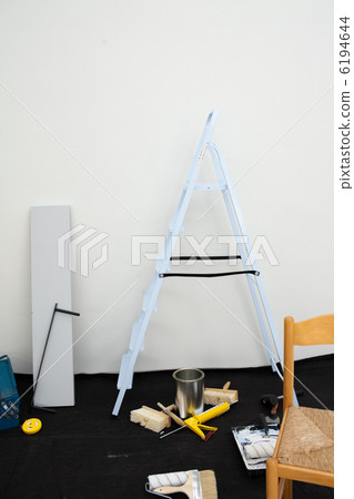 A ladder and equipment 6194644