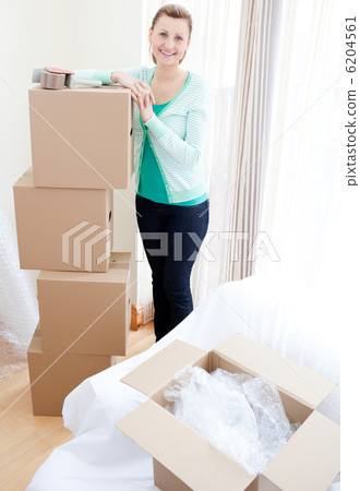 Smiling woman closing various boxes Smiling woman closing various boxes 6204561