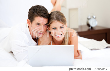 Positive couple surfing on the internet 6205057