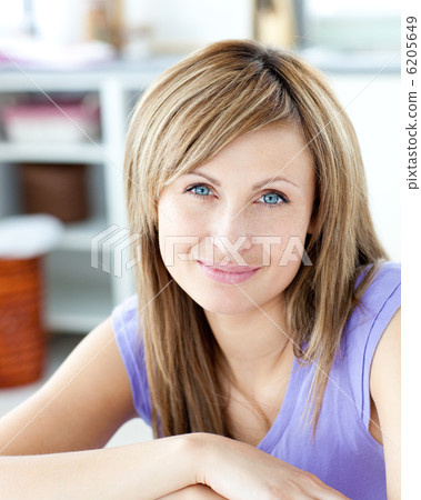 Delighted woman looking at the camera in the kitchen 6205649