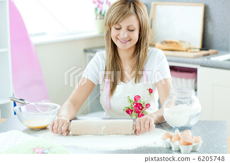Portrait of an attractive woman preparing a cake in the kitchen 6205748