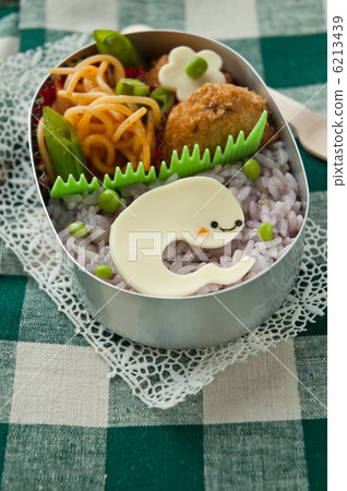 Lunch box of year 6213439
