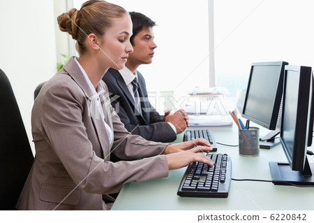 Business people working with computers 6220842