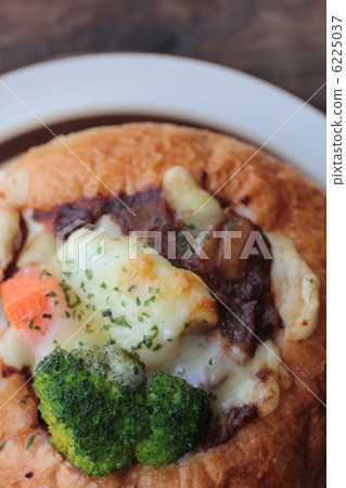Beef stew bread with chunky ingredients Warm stew bread Beef stew bread with chunky ingredients Warm stew bread 6225037