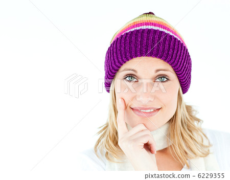 Thoughtful woman looking at the camera in the winter 6229355
