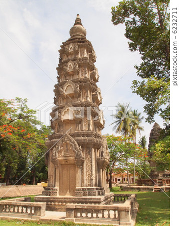 Cambodia Siem Reap Wat Damnak 6232711