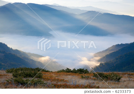 Mountain hazy daybreak Mountain hazy daybreak 6233373