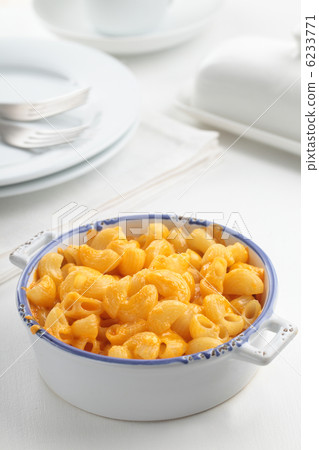 Macaroni cheese 6233771