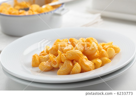 Macaroni cheese 6233773