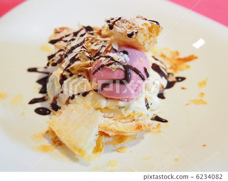 Strawberry Millefeuille 6234082