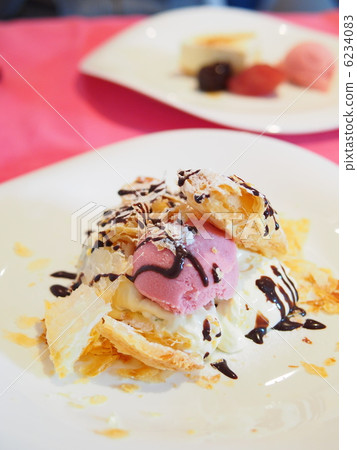 Strawberry Millefeuille 6234083