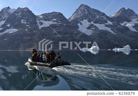 Mountains in the high arctic 6236879