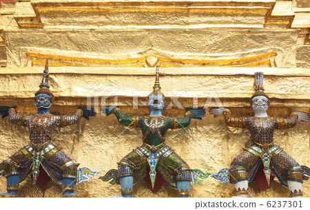 泰國曼谷翡翠寺犛牛雕像和模擬增加 泰國曼谷翡翠寺犛牛雕像和模擬增加 6237301