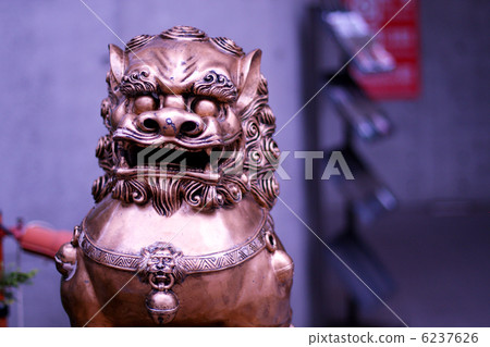 Statue of a lion Statue of a lion 6237626