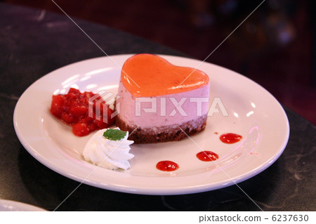 心形的慕斯蛋糕 6237630