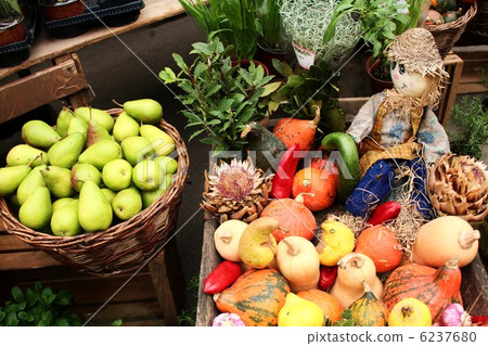 Vegetables and fruits 6237680