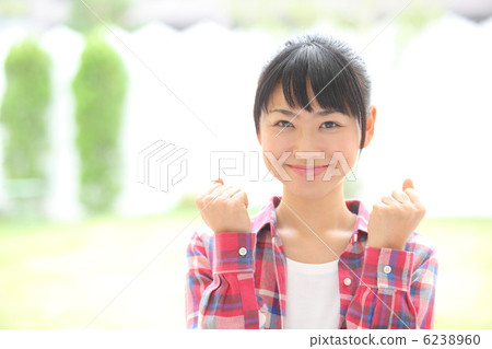 A woman who poses a gut 6238960