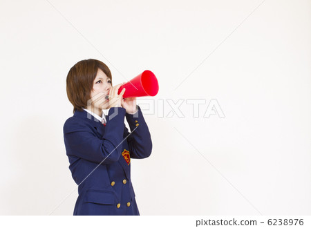 學校的女孩在擴音器大喊 6238976