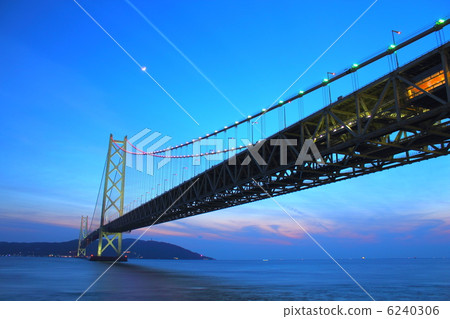 Sunset and light up at the Akashi Kaikyo Bridge Sunset and light up at the Akashi Kaikyo Bridge 6240306