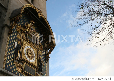 Large clock in Citadelle Paris 6240781