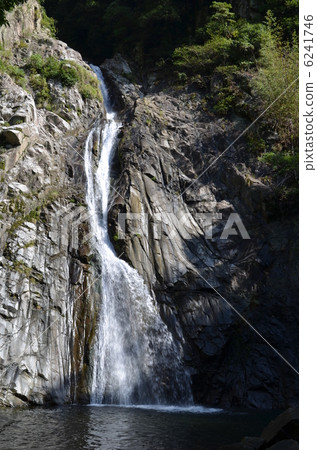 平和瀑布 6241746