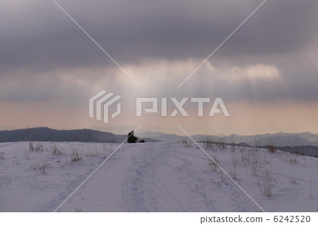 A view of the top of Mt. Shinnyu in the snow 6242520