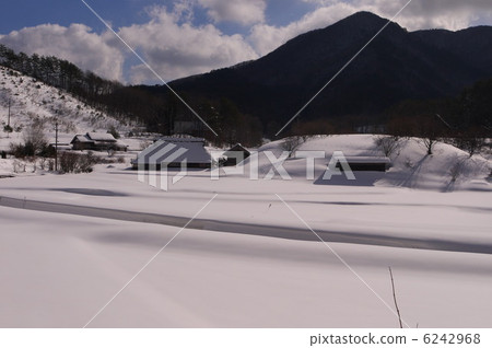 Satoyama scenery of the Chugoku Mountains buried in snow 6242968