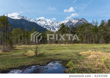 Hodaka mountain range from Kamikochi Tashiroke pond 6243509