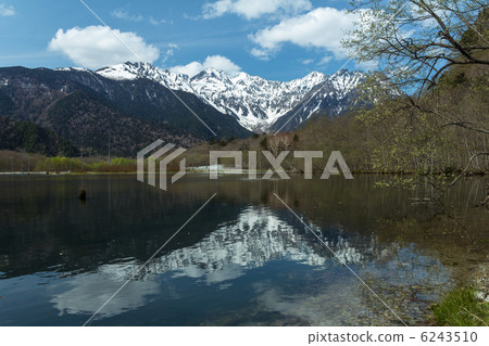 Hodaka mountain range from Kamikochi Taisho pond 6243510