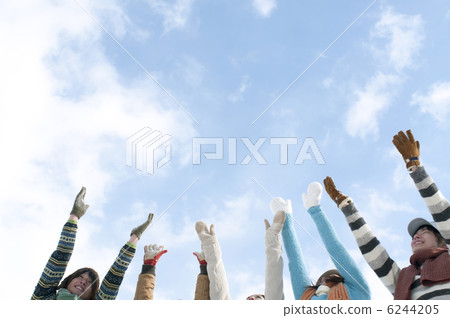 握兩隻手的青年人 6244205