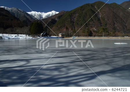 Winter fine Komagane Pond 6244721
