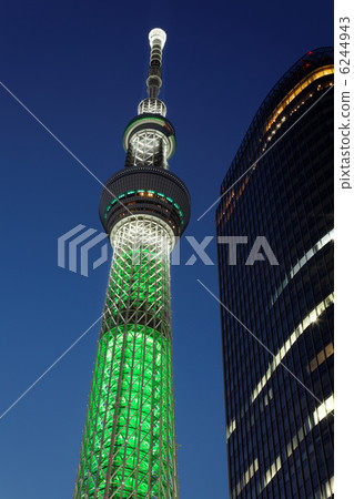 Tokyo Sky Tree Christmas Light Up · White Tree and East Tower Light 6244943