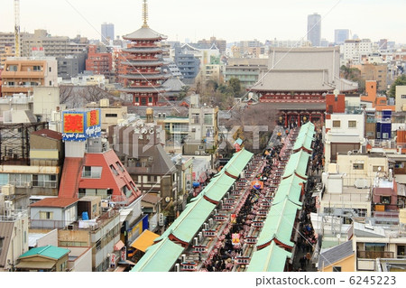 Asakusa Sensoji Temple and Nakamise-dori Asakusa Sensoji Temple and Nakamise-dori 6245223