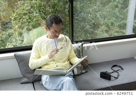 reading, male, man 6249751