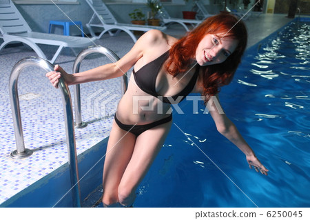 Young Woman In Basin 6250045