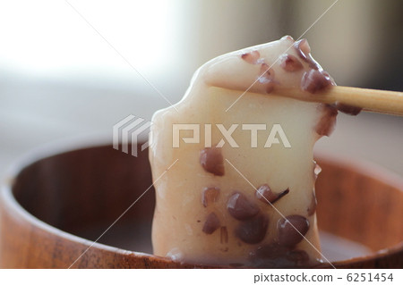 用煮熟的年糕熬成的溫甜紅豆湯 6251454