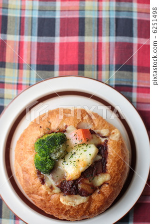 牛肉燉麵包配大塊食材 暖心燉麵包 牛肉燉麵包配大塊食材 暖心燉麵包 6251498