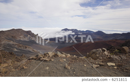 哈萊阿卡拉山的火山口 6251811